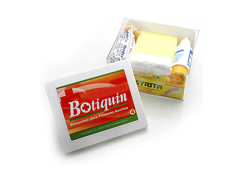 Botiquin de plastico con 13 productos.