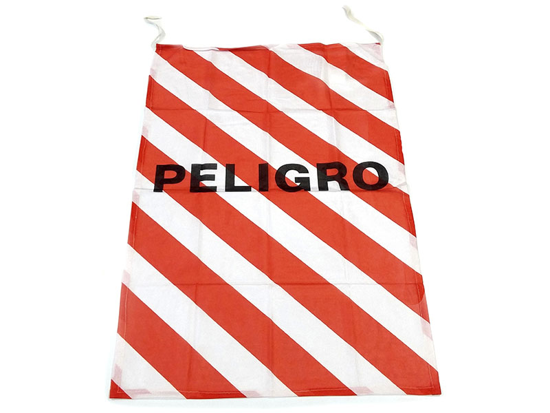 Bandera con leyenda PELIGRO.